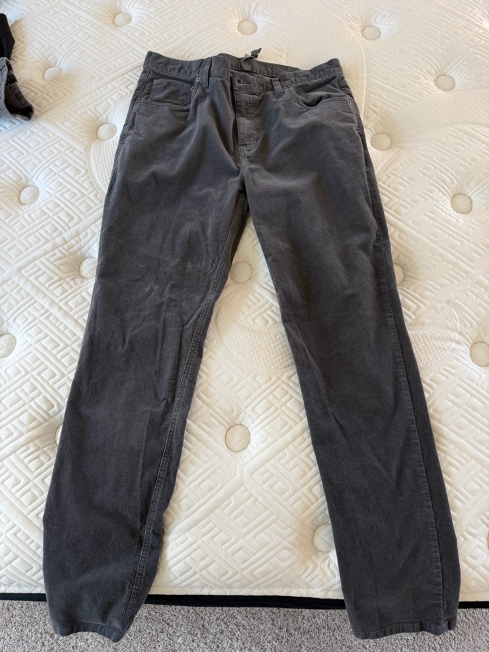 Vuori Men's Corduroy Pants in Charcoal Gray
